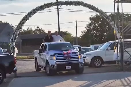 Ćanu na veselje dovezli u prikolici automobila, "problem" nastao na ulazu u šator (VIDEO)