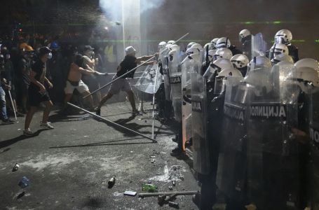 Studenti PMF-a objavili da je policija u Novom Sadu koristila opasan gas CN: Oglasio se MUP Srbije