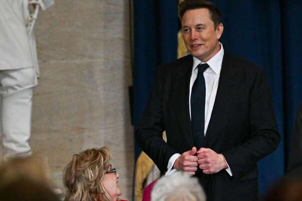 Tesla: Dionice skočile nakon što je Musk kupio akcije u vrijednosti od milijardu dolara!