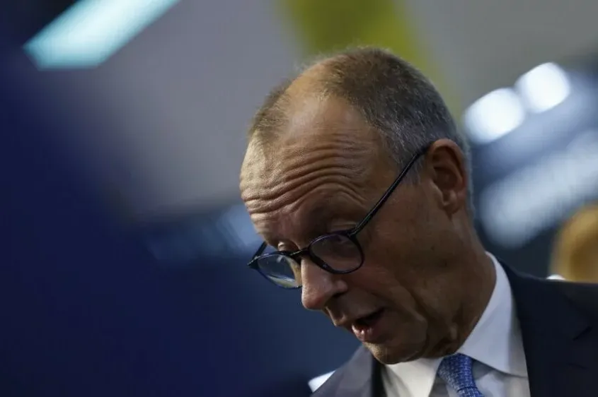 Njemački kancelar u suzama: "Sram me što se to događa i zato objavljujem rat..." (VIDEO)