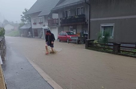 Olujno nevrijeme prešlo preko Slovenije, ide prema Hrvatskoj: Objavljen snimak