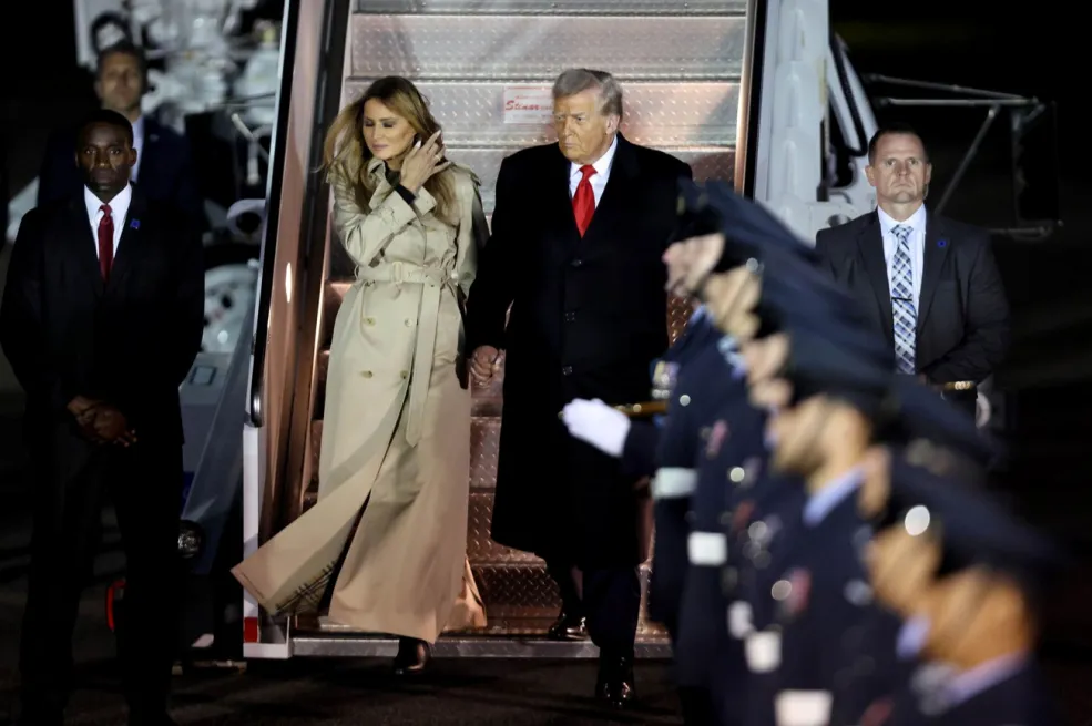 Čitačica s usana analizirala šta je Trump rekao Melaniji čim su sletjeli u London