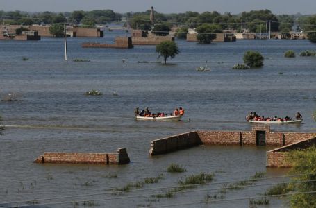 U poplavama u Pakistanu poginulo više od 1.000 ljudi