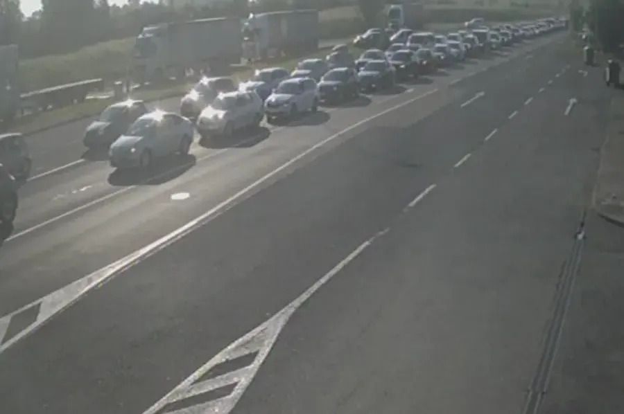 Duge kolone na graničnim prijelazima: Gužve zbog radova i biciklističke utrke