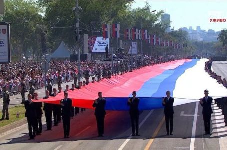 Peh sa zastavom na paradi Srbije, svi se pitaju: "Kako je moguće da se ovo desilo?"