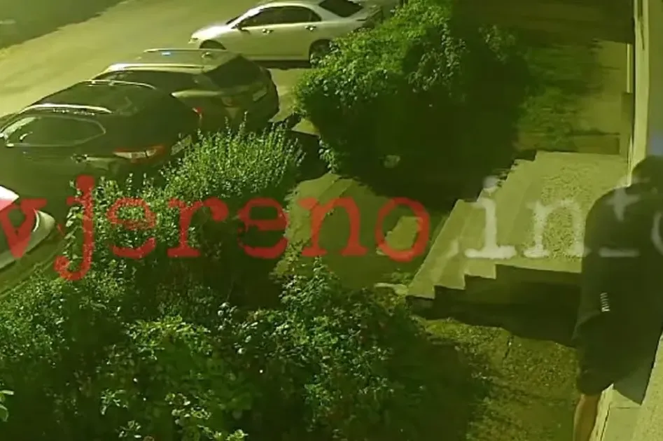 Snimljen dramatičan pokušaj pljačke u BiH: Provalnika u kući dočekao vlasnik, pa se sukobili (VIDEO)