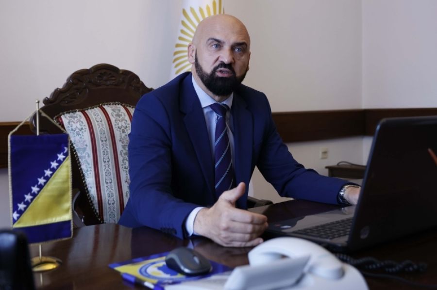 ISAK ODGOVORIO NA VUČIĆEVE IZJAVE: "Onaj ko vlastiti narod guši pendrecima teško da ikome može..."