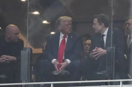 Trump i Musk se sreli na komemoraciji za Kirka: Čitač s usana otkrio o čemu su razgovarali
