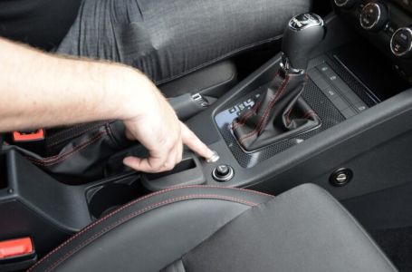 Skriveno dugme u autu vas može spasiti u najkritičnijem trenutku: Mnogi ne znaju ni gdje se nalazi