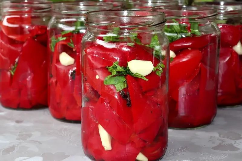 Niko vam neće otkriti ovu tajnu: Ovako se pravi zimnica koja traje 5 godina, a preukusna