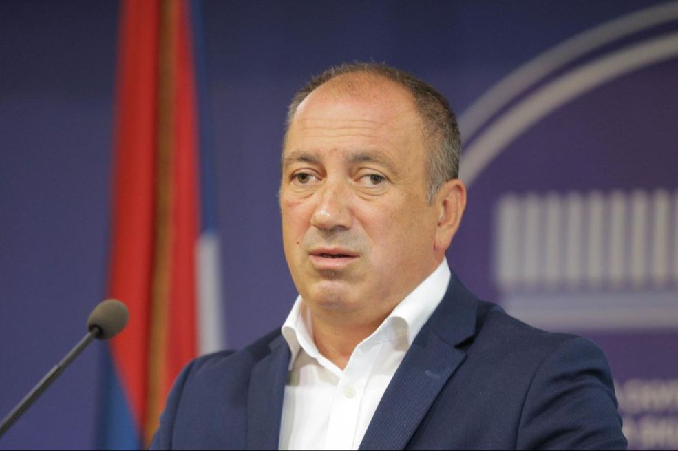 Crnadak ismijao vlast u NSRS-u: Jedan vic, a haos u sali!