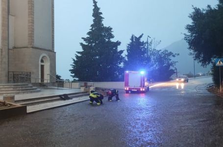 Neum pod vodom: Kiša izazvala poplave i odrone, vatrogasci na terenu