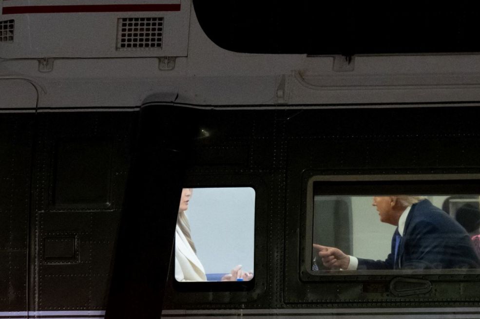 Snimka napetog trenutka u helikopteru: Melania odmahuje glavom, Trump upire prstom (VIDEO)