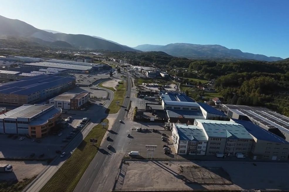 Tragedija u Vitezu: Muškarac pao s trgovačkog centra i izgubio život