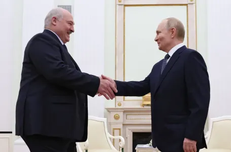 Lukašenko i Putin potpisali petogodišnji sporazum o plinu nakon dugih razgovora u Kremlju