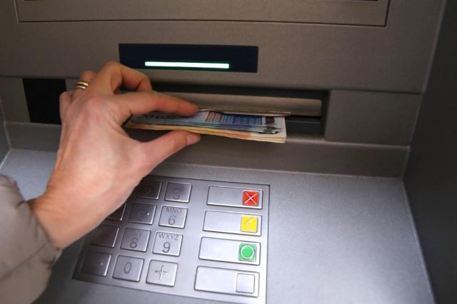 Podizanje novca: Zašto je i kada važno pritisnuti crvenu tipku na bankomatu