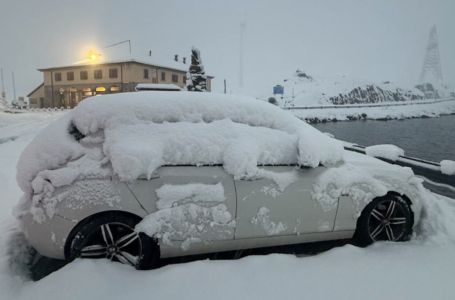 Haos na planinama: Napadao snijeg, zatvorene ceste, saobraćaj otežan (FOTO)