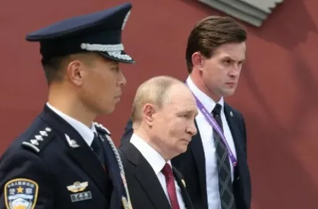 Bivši talijanski premijer šokiran stanjem Vladimira Putina: "Dvije osobe su ga pridržavale"