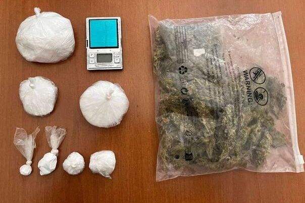 Određen pritvor za pet osoba zbog proizvodnje i prodaje droge