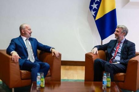 SAD i BiH jačaju veze: Novi otpravnik poslova odmah sjeo za sto s ministrom Fortom!
