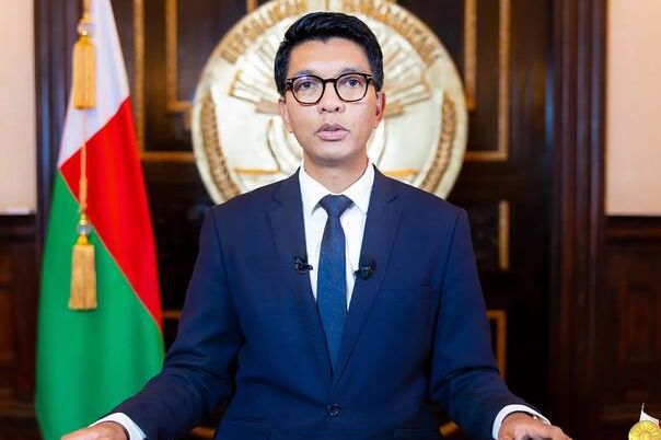 Predsjednik Madagaskara raspušta vladu nakon smrtonosnih protesta