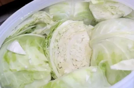 Samo jedan sastojak čini kiseli kupus hrskavim i savršenim cijele zime: Trik iskusnih domaćica