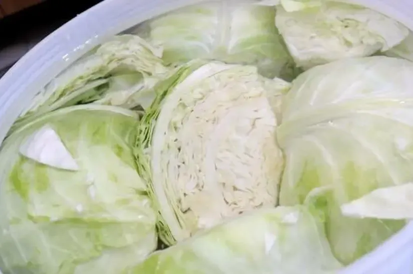 Samo jedan sastojak čini kiseli kupus hrskavim i savršenim cijele zime: Trik iskusnih domaćica