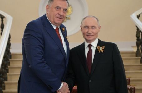 Dodik u Rusiji: Predstavnici RS su ‘četiri puta spriječili muslimane da izvezu oružje u Ukrajinu