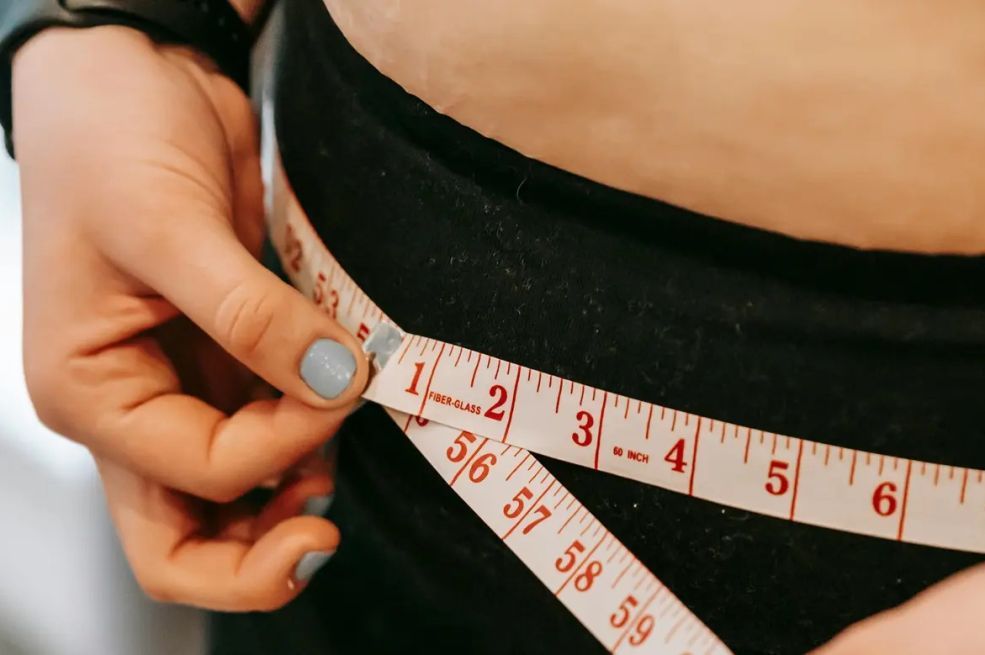 Ove večere uništavaju ravan stomak: Evo šta nikako ne smijete jesti prije spavanja!