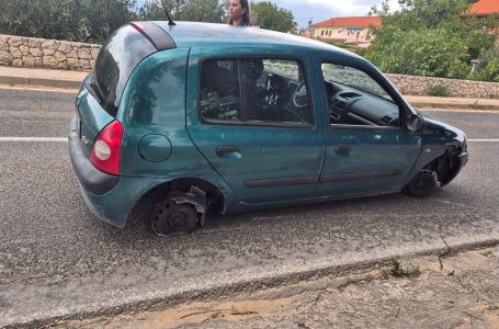 Nevjerovatna scena u Hrvatskoj: Vozila bez guma sa otvorenim gepekom (VIDEO)