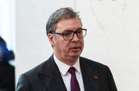 I Vučić konja za trku ima: Pogledajte njegov "lača mati" gaf (VIDEO)