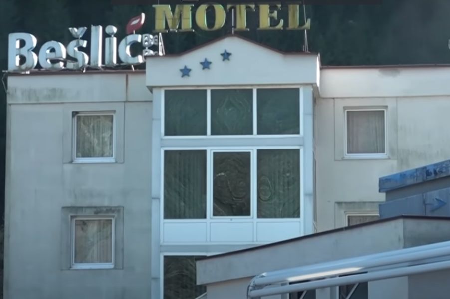 Halid je 2014. godine ljude koji su ostali bez svojih domova uslijed poplava smjestio u svoj motel