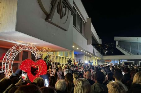 Sarajevom odjekuju Halidove pjesme: Građani se opraštaju od legende