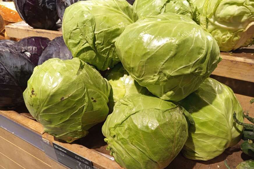 Trik za kiseli kupus: Brže se ukiseli, ne buđa i ima puniji ukus, sve zbog 1 neočekivanog sastojka