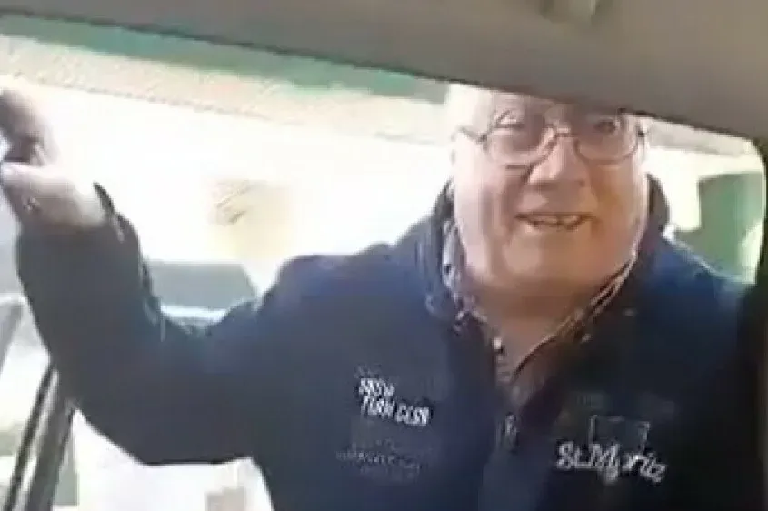 Da ti srce pukne! Kruži dirljiv video u kojem je Halid Bešlić zapjevao za bolesnu ženu (VIDEO)