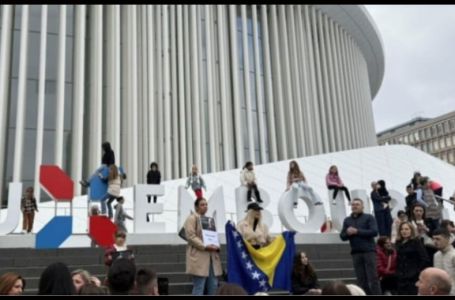 Građani zapjevali Halidove pjesme i u Luksemburgu: "Hej, samo da mi je hladne vode sa Romanije..."