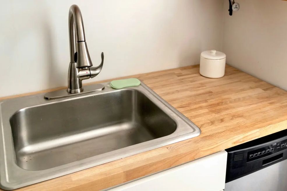 Genijalan trik iz kuhinje: Sudopera blista za minut, a sve što vam treba već imate kod kuće!