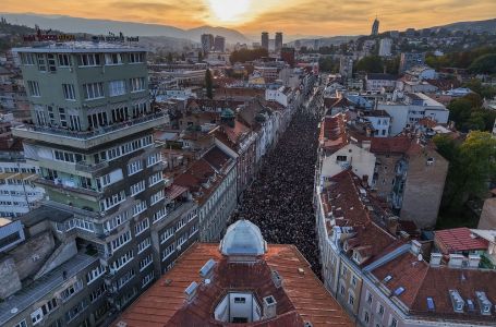 Hiljade Sarajlija na oproštaju Halida Bešlića: Emocije koje su ganule Balkan