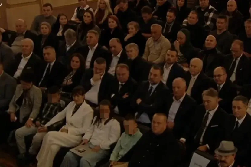 Halidova žena nije došla na komemoraciju: Tužna slika, prazno mjesto, a na njemu samo dvije riječi