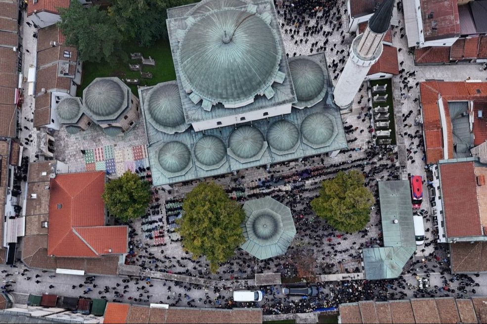 Veličanstven oproštaj: Pogledajte kako je izgledala dženaza Halidu Bešliću iz zraka