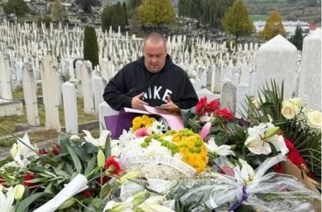 Sin Halida Bešlića otišao na očev mezar: Iznenadio se kada je vidio šta ga je zateklo