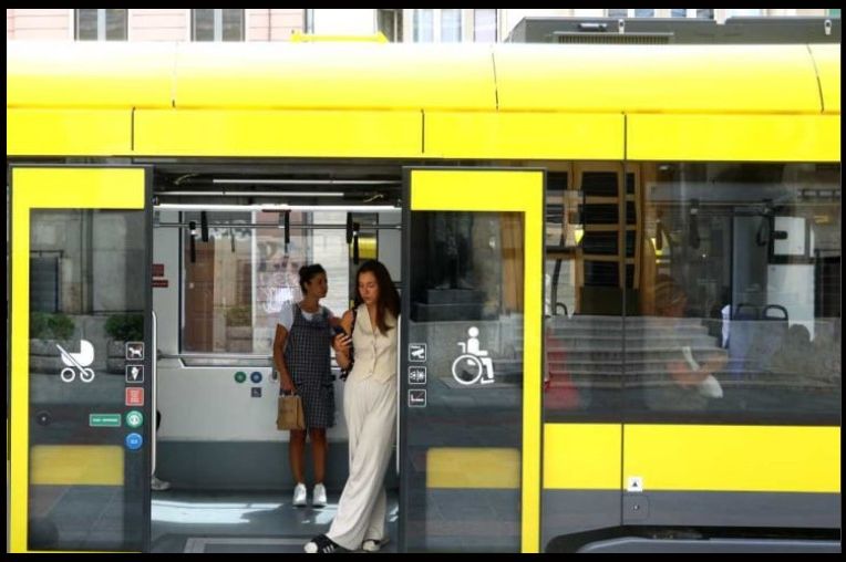 Incident u tramvaju na Dolac malti: Ima povrijeđenih, saobraćaj bio obustavljen