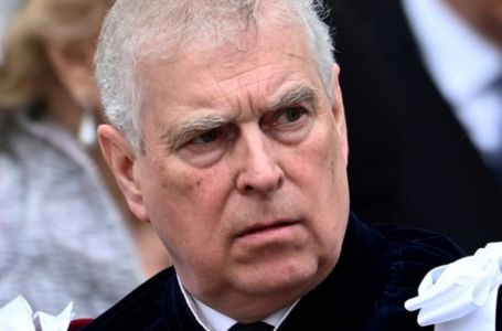 Princ Andrew se odrekao svih kraljevskih titula