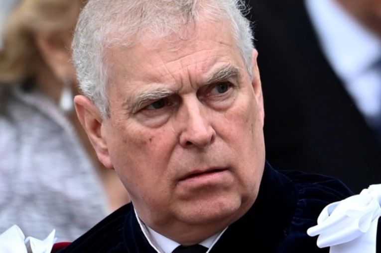 Princ Andrew se odrekao svih kraljevskih titula