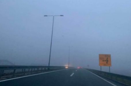 Put prema jugu pod posebnim oprezom: Magla, mokar kolovoz i odroni stvaraju probleme vozačima