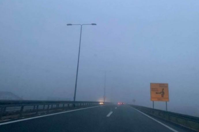 Put prema jugu pod posebnim oprezom: Magla, mokar kolovoz i odroni stvaraju probleme vozačima