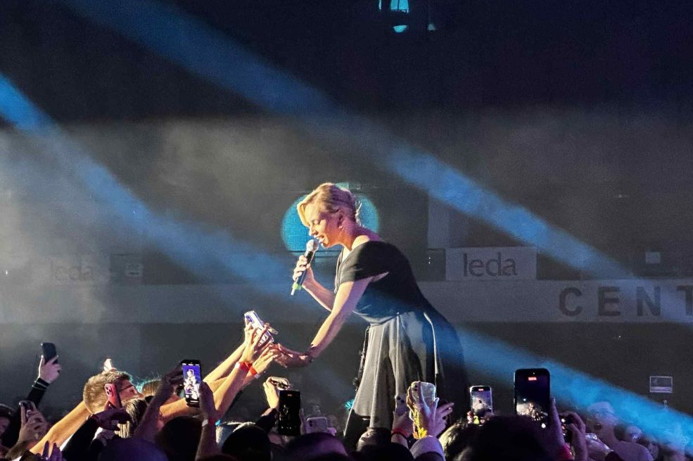 Šejla Zonić dirnula publiku u Skenderiji: Zapjevala "Romaniju" u čast Halidu Bešliću (VIDEO)