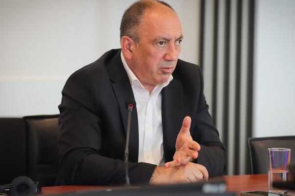 Crnadak: Rejting SNSD-a se prepolovio, RS vraćena na zapadne tračnice