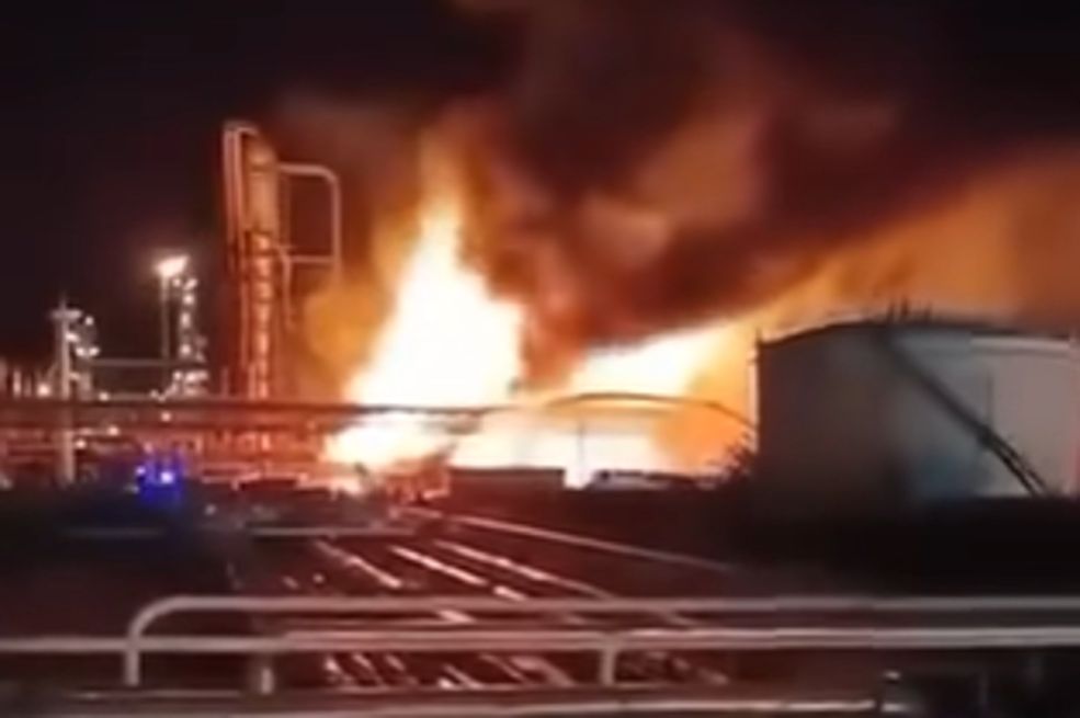 Eksplozija i požar u dvije velike rafinerije nafte u Europi, pljušte optužbe