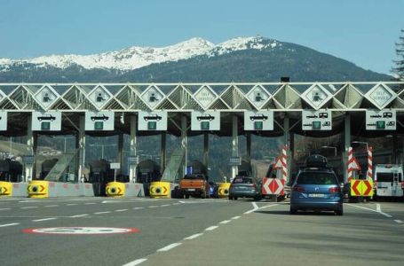 Kupio vinjetu, dobio kaznu: Platio ogromnu cifru, a evo ko je kriv